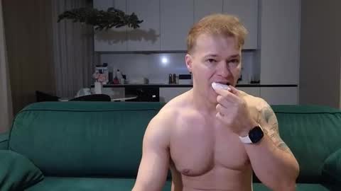 Snapshot of pashka_x chatting on November 2025 06:16:02 AM Pashka online show from November 2025 06:16:02 AM