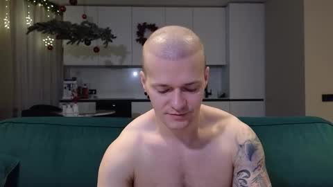 Snapshot of pashka_x chatting on December 2025 06:28:01 AM Pashka online show from December 2025 06:28:01 AM