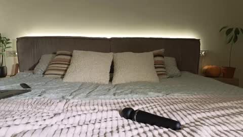 Anna online show from October 2025 07:14:01 PM