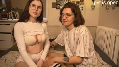 Snapshot of passiondesire_ chatting on May 2026 04:46:02 PM Zoe online show from May 2026 04:46:02 PM