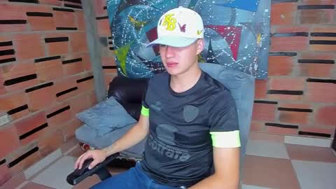 Snapshot of patrik027 chatting on February 2025 01:20:01 PM .... online show from February 2025 01:20:01 PM
