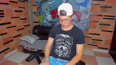 Snapshot of patrik027 chatting on February 2025 09:43:02 PM .... online show from February 2025 09:43:02 PM