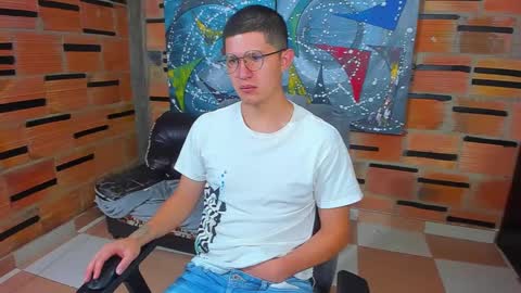 Snapshot of patrik027 chatting on March 2025 12:33:02 PM .... online show from March 2025 12:33:02 PM