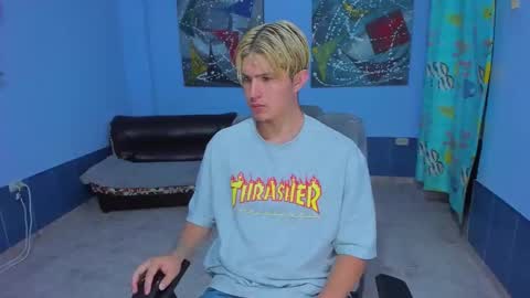 Snapshot of patrik027 chatting on October 2025 07:32:01 PM .... online show from October 2025 07:32:01 PM