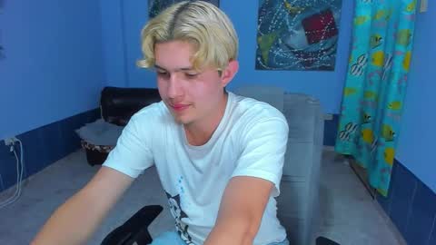 Snapshot of patrik027 chatting on October 2025 12:35:01 AM .... online show from October 2025 12:35:01 AM