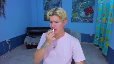 Snapshot of patrik027 chatting on November 2025 06:23:01 AM .... online show from November 2025 06:23:01 AM