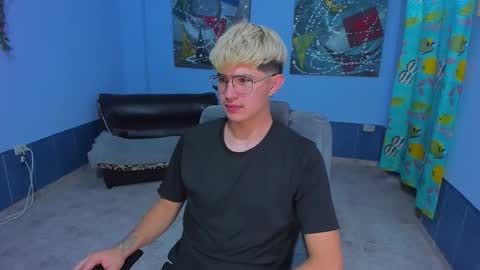 Snapshot of patrik027 chatting on November 2025 08:52:02 PM .... online show from November 2025 08:52:02 PM