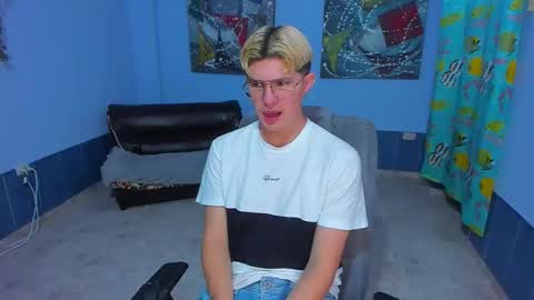 Snapshot of patrik027 chatting on November 2025 08:31:01 PM .... online show from November 2025 08:31:01 PM