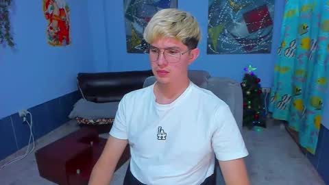 Snapshot of patrik027 chatting on December 2025 07:27:02 AM .... online show from December 2025 07:27:02 AM