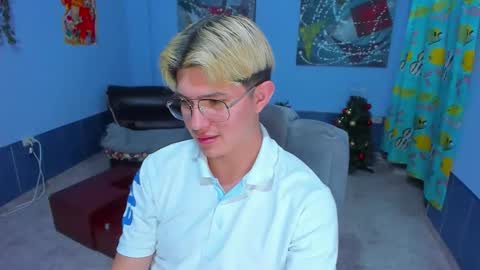 Snapshot of patrik027 chatting on December 2025 07:17:01 AM .... online show from December 2025 07:17:01 AM