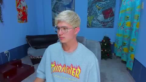 Snapshot of patrik027 chatting on December 2025 12:59:02 AM .... online show from December 2025 12:59:02 AM