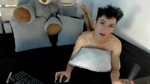 Snapshot of patrik_12 chatting on April 2026 02:01:01 AM patrik online show from April 2026 02:01:01 AM