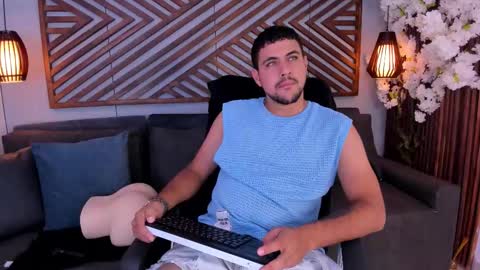 Paul Rivera online show from November 2025 08:30:01 PM