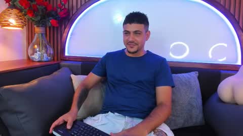 Paul Rivera online show from December 2025 08:17:01 PM