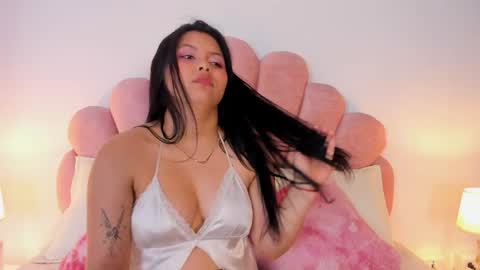 Snapshot of paula__evans chatting on April 2026 10:11:02 PM Paula online show from April 2026 10:11:02 PM