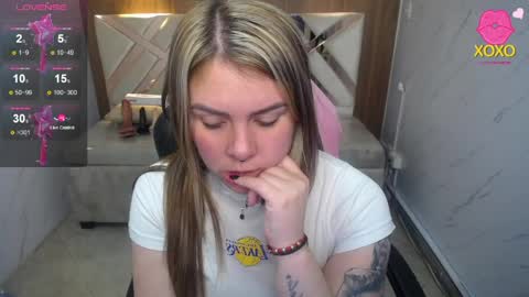 Snapshot of paula_b_ chatting on April 2026 12:50:01 PM Paula online show from April 2026 12:50:01 PM