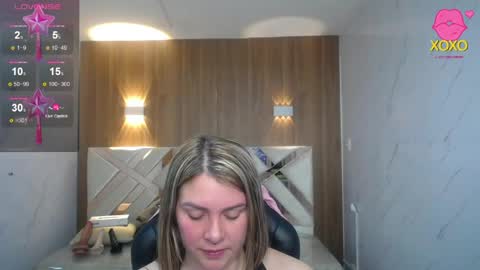 Snapshot of paula_b_ chatting on April 2026 12:43:01 PM Paula online show from April 2026 12:43:01 PM