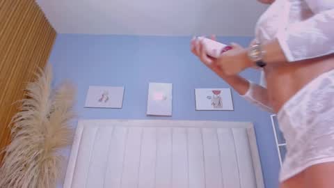 Pau online show from October 2025 07:11:01 PM