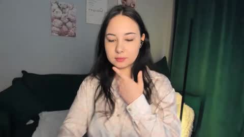 Snapshot of paulaguidroz chatting on October 2025 09:32:01 AM Aurora online show from October 2025 09:32:01 AM