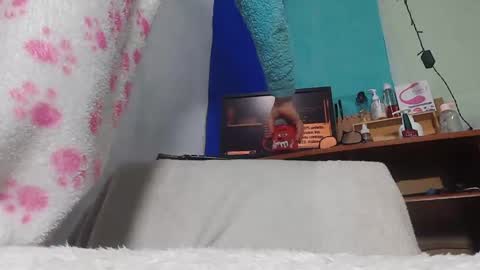 PAULA VALENTINA online show from January 2025 04:00:02 AM