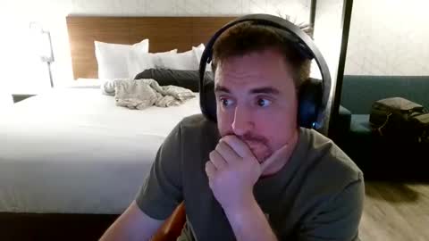 Snapshot of pauldemonte chatting on April 2026 04:32:01 AM pauldemonte online show from April 2026 04:32:01 AM