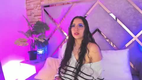 Snapshot of paulette_dupont_ chatting on December 2025 03:48:01 AM paulette_dupont_ online show from December 2025 03:48:01 AM