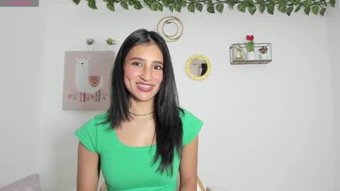 Snapshot of paulina_moons_1 chatting on January 2025 08:22:02 PM paulina moos 1 online show from January 2025 08:22:02 PM