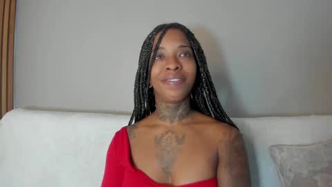 Snapshot of pauline_fox chatting on September 2025 03:32:02 AM Pauline online show from September 2025 03:32:02 AM