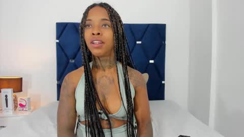 Snapshot of pauline_fox chatting on October 2025 12:20:01 AM Pauline online show from October 2025 12:20:01 AM