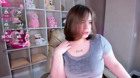 Snapshot of pauline_moore chatting on December 2025 10:23:02 AM Erica online show from December 2025 10:23:02 AM