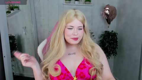 Snapshot of pauline_moore chatting on March 2026 09:15:01 AM Erica online show from March 2026 09:15:01 AM