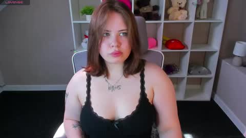 Snapshot of pauline_moore chatting on April 2026 09:29:01 AM Erica online show from April 2026 09:29:01 AM