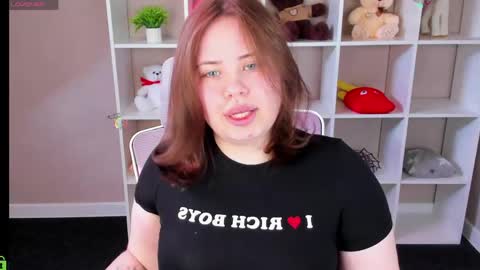 Snapshot of pauline_moore chatting on May 2026 09:48:01 AM Erica online show from May 2026 09:48:01 AM