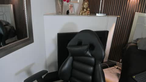 Snapshot of paulyss chatting on April 2026 11:54:02 AM Paulys online show from April 2026 11:54:02 AM