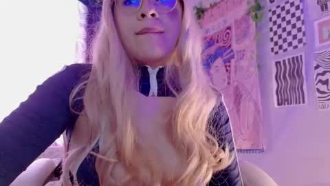  P E A C H   online show from January 2026 06:44:02 PM