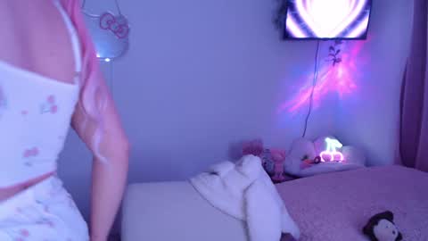 peacherry_ online show from February 2025 01:34:01 AM