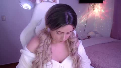 peacherry_ online show from March 2025 01:36:02 AM