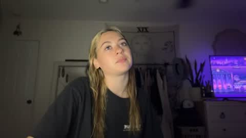 Snapshot of peachesncreampiezz chatting on June 2026 12:35:02 AM peachesncreampiezz online show from June 2026 12:35:02 AM