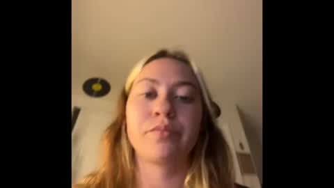 Snapshot of peachesncreampiezz chatting on July 2026 11:51:02 PM peachesncreampiezz online show from July 2026 11:51:02 PM