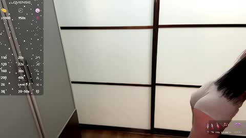 Snapshot of peachllune chatting on April 2026 04:32:01 AM Eva online show from April 2026 04:32:01 AM