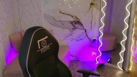 peachy_tay online show from April 2026 11:26:02 AM