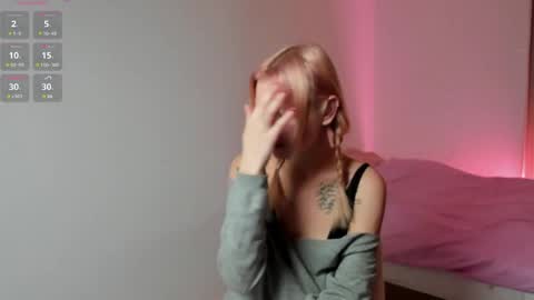 Snapshot of peachyamelia chatting on March 2026 04:52:01 PM Alice online show from March 2026 04:52:01 PM