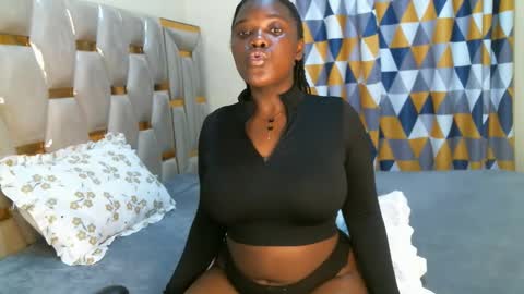 Snapshot of peachygirl255 chatting on November 2025 12:37:02 PM Peachy online show from November 2025 12:37:02 PM