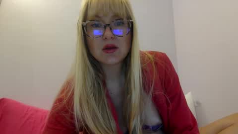 Snapshot of peachymegs chatting on October 2025 05:43:01 PM peachymegs online show from October 2025 05:43:01 PM