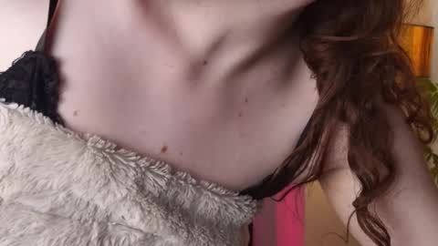 PeachyPixiee online show from September 2025 05:32:01 AM