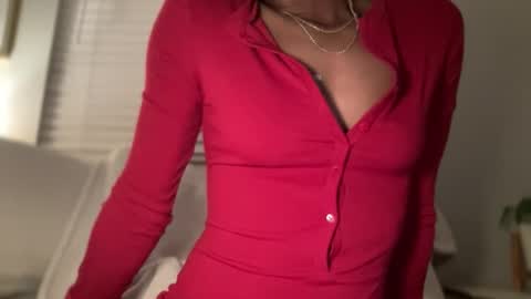 Snapshot of peachypr11ncess chatting on May 2026 06:07:01 AM Peachy Keen Queen online show from May 2026 06:07:01 AM