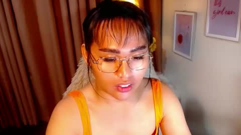 Snapshot of peakaboo_xx chatting on April 2026 10:34:01 PM Angel Creamdensada online show from April 2026 10:34:01 PM