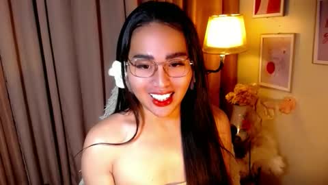 Snapshot of peakaboo_xx chatting on May 2026 03:07:02 PM Angel Creamdensada online show from May 2026 03:07:02 PM