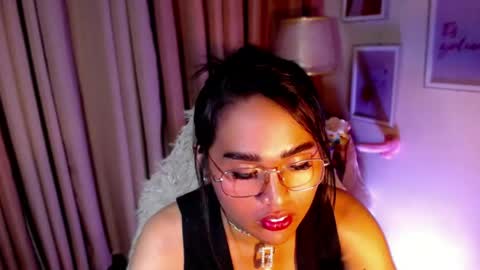 Snapshot of peakaboo_xx chatting on May 2026 06:52:02 AM Angel Creamdensada online show from May 2026 06:52:02 AM