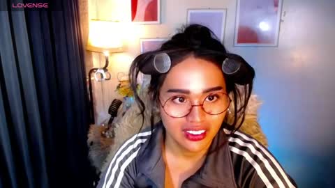 Snapshot of peakaboo_xx chatting on June 2026 06:54:02 PM Angel Creamdensada online show from June 2026 06:54:02 PM